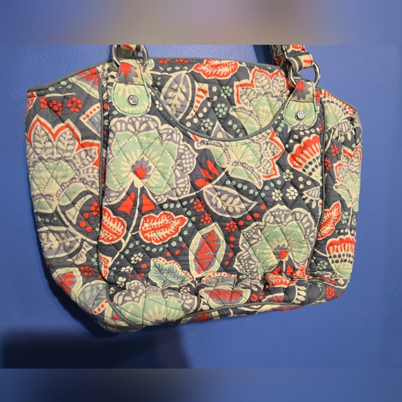 Vera Bradley Glenna Shoulder Bag in the Nomadic Floral pattern. - Picture 2 of 6